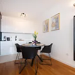 With Garage 아파트 자다르