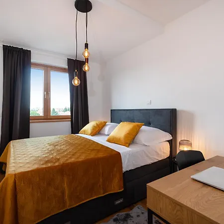 With Garage شقة *