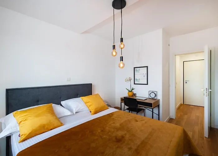 شقة With Garage *