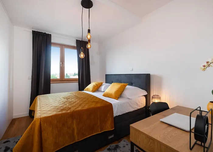 With Garage شقة *